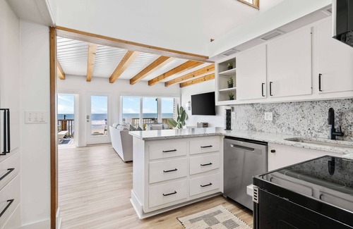 Folly Beach House | Folly Beach Front Escape - Newly Renovated!