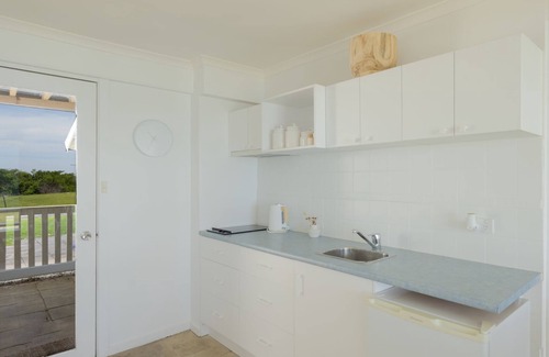 Port Fairy House | For multiple families offering beach access and plenty of room