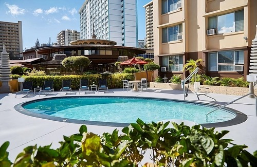 Ala Moana House | For the Whole Family! Onsite Pool, 2 Great Units, Pet-Friendly Property