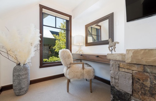 Mountain Village Apartment | Forbes 5 Star Hotel - Ski-in Ski-out Private Residence with Heated Pool