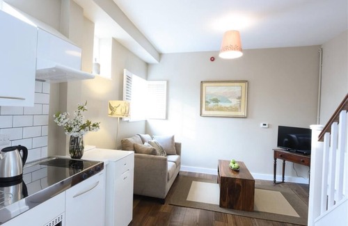 Charlton Apartment | Fordwater at Woodstock Suites