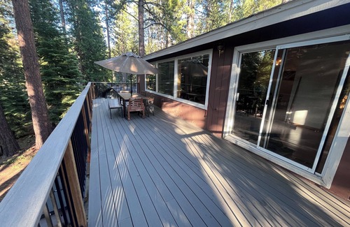 Tahoe Paradise Cabin | Forest Cabin, Hot Tub, Movie Room, Huge Elevated Back Deck, Hiking Out Door!
