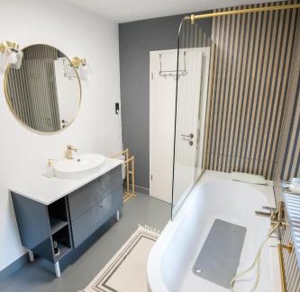 Nedelisce House | Forest Cabin Nest-Family Retreat for 7 with Sauna & Hot tub