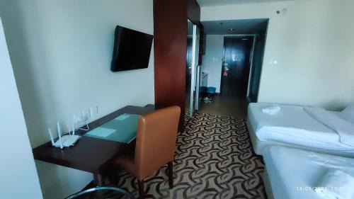 Kota Kinabalu Apartment | Forest City Stay at South China Sea Place Suite
