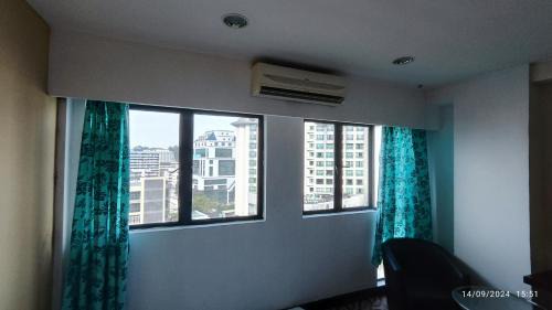 Kota Kinabalu Apartment | Forest City Stay at South China Sea Place Suite
