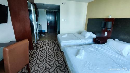 Kota Kinabalu Apartment | Forest City Stay at South China Sea Place Suite
