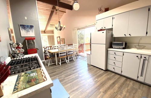 Groveland Ski Chalet | Forest Escape by Yosemite and Pine Mountain Lake