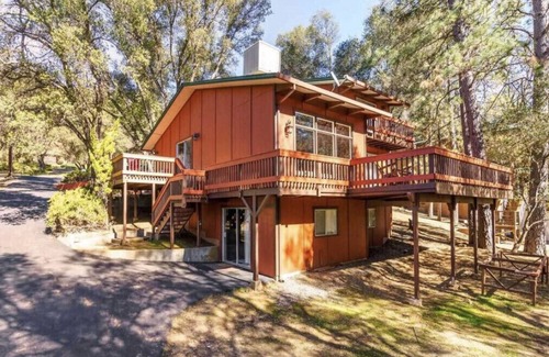 Groveland Ski Chalet | Forest Escape by Yosemite and Pine Mountain Lake