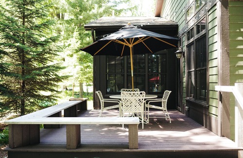 Williamsburg Cottage | Forest Haven - nA Spectacular Cottage Home on Antrim's Chain of Lakes