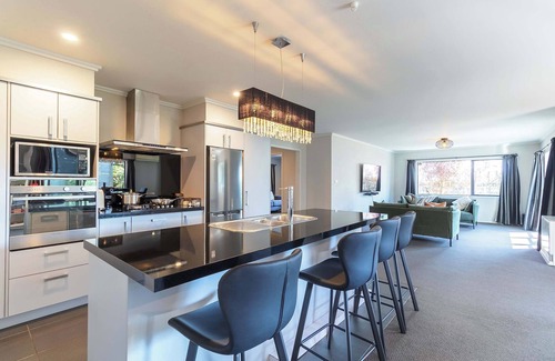 Lynmore House | Forest Lake Luxury | Spa Pool, Ride to the Forest
