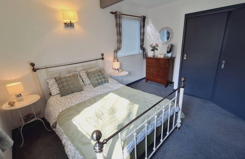 Hartland Cabin | Forest Retreat, Sleeps 4, 2 Bed,Parking