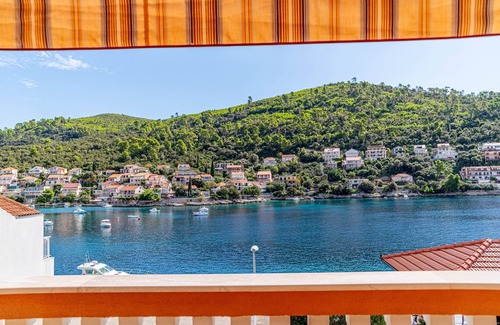 Brna Apartment | Four-bedroom apartment with terrace and sea view Brna, Korčula (A-10057-a)