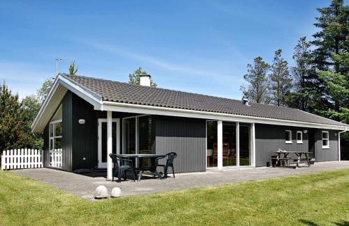 Torup Strand House | Four-Bedroom Holiday home in Fjerritslev 10