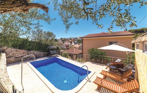 Businci House | Four-Bedroom Holiday Home In Okrug Gornji