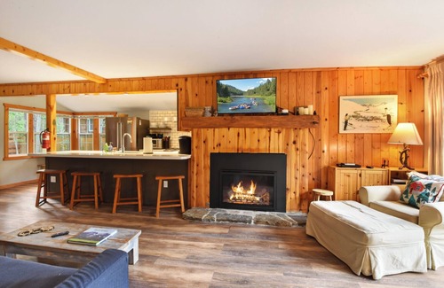 Kings Beach Cabin | Foursome Cabin - On Golf Course, Hot Tub, Updated