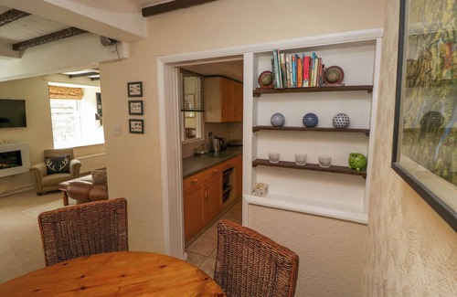 Staveley Cottage | FOX BARN, pet friendly, character holiday cottage in Staveley