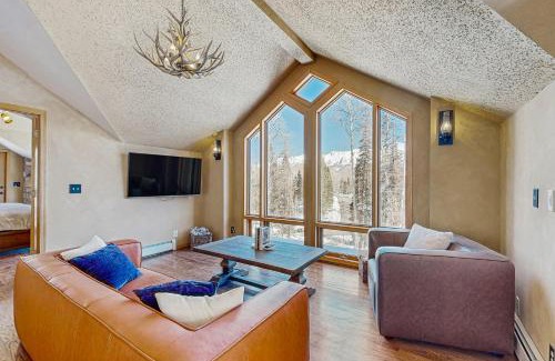 Telluride House | Fox Farm 880 - Ski Ranch Chalet