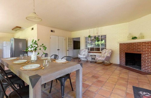 Roosevelt House | Fox Manor the Ultimate Fresno Getaway by RedAwning