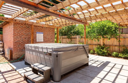 Roosevelt House | Fox Manor the Ultimate Fresno Getaway by RedAwning