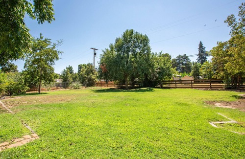 Roosevelt House | Fox Manor the Ultimate Fresno Getaway by RedAwning