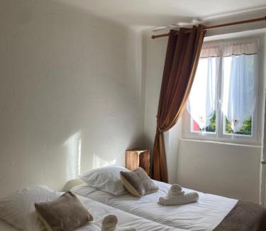 Saint-Maurice-de-Ventalon Hotel | Auberge Les Bastides