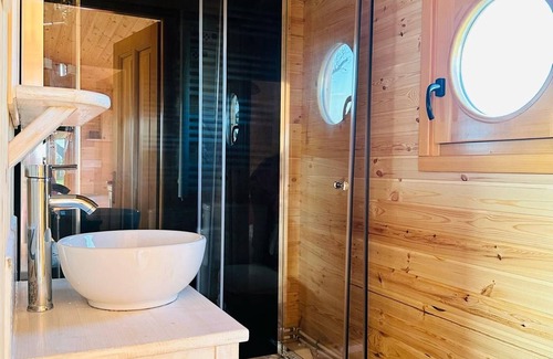 Faverolles Cottage | Unique caravan experience in the heart of Berry