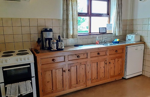 Garrykennedy House | FRAOCH COTTAGE, family friendly in Garrykennedy, County Tipperary