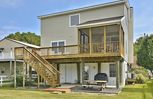 South Bethany Harbor House | FREE ACTIVITIES! Located on the west side only a short walk from South Bethany beach this 5 bedroom, 3 bath family friendly home is just a delight!