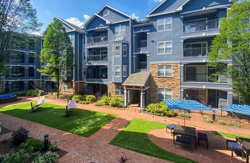 Peachtree Heights West Apartment | Free Early Check-in. 5 Minutes From Lenox Mall. 2 Balconies!n