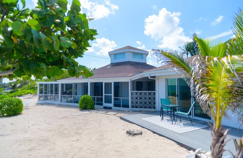 Old Man Bay House | FREE Night in 2025! Private, quiet oceanfront home, wrap-around screened porch.