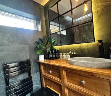 Bedford House | Free Parking 11 Guests Family&Contractors Bedford