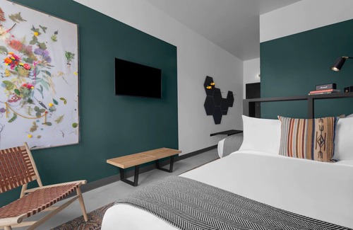 People's Freeway Hotel | Free Parking & Dog-friendly, 2 Boulder Rooms at evo Hotel