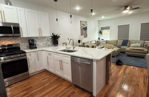 Constable Hook House | FREE Parking. Modern NEW 3br/2ba house in Bayonne, NJ. Minutes to NYC