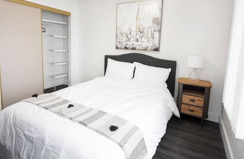 Downtown Winnipeg Apartment | Free Parking & Wi-Fi! Downtown Studio Suite