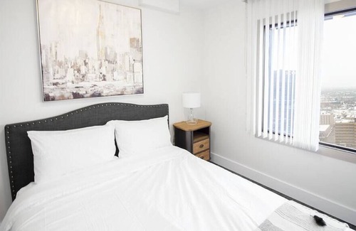 Downtown Winnipeg Apartment | Free Parking & Wi-Fi! Downtown Studio Suite