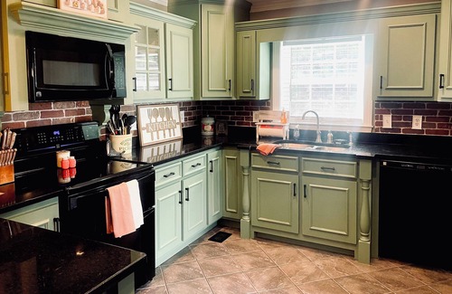 Lookout Mountain Cottage | Free S'mores October! See Details in the Property Description!