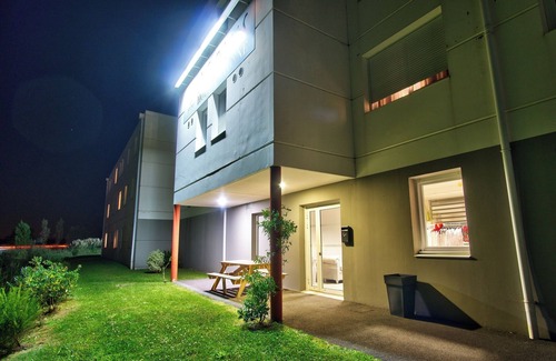 Mouguerre House | French Getaway in Trendy Town! 3 Convenient Units, FREE Parking