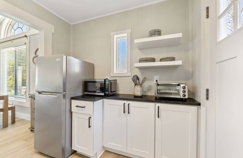 New Plymouth Cabin | French Woods + Pickleball Court l Private Trail