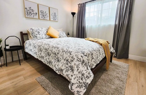 Garden Grove House | Freshly remodeled cozy home near Disneyland and hot attractions