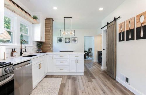 South Bend House | Freshly Updated 5BR/2.5B 5min to ND Stadium