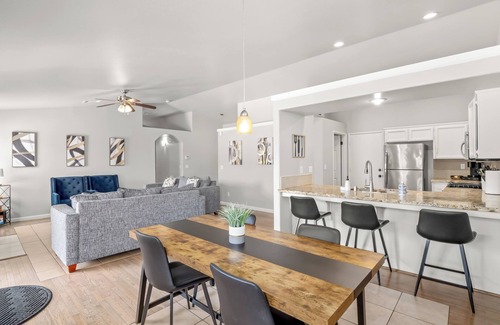 Sierra Sky Park House | Fresno Home - Pool - 4:2 - Near Fig Garden Loop!