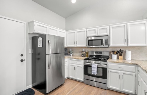 Sierra Sky Park House | Fresno Home - Pool - 4:2 - Near Fig Garden Loop!