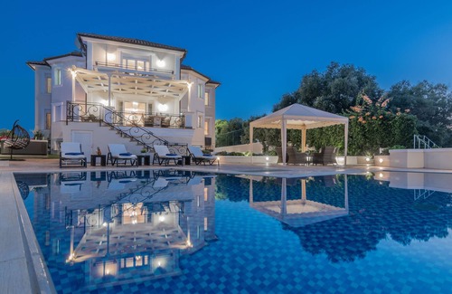 Akrotiri Villa | Frido Luxury Villa - 600 Sqm