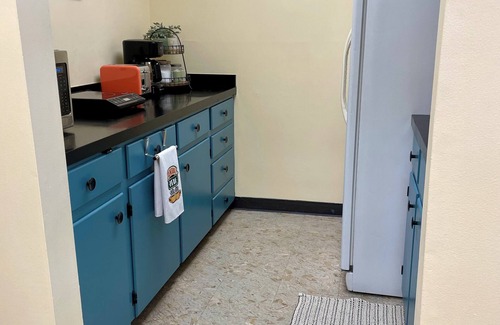 Greers Ferry Apartment | Friends Theme! Pet Friendly, Central Location in Greers Ferry!