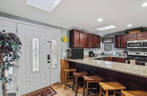 Oxbow House | From $400/nt SERENE & QUIET-Huge Deck-Free Kayaks & Paddle Boat! PETS! Specials!