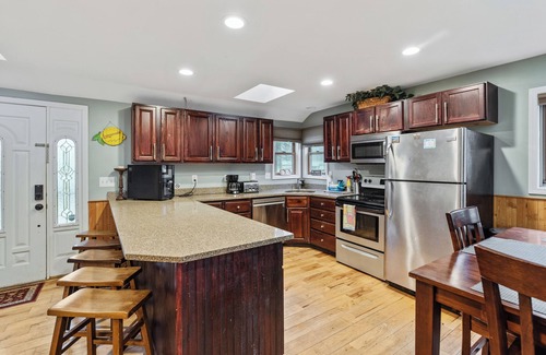 Oxbow House | From $400/nt SERENE & QUIET-Huge Deck-Free Kayaks & Paddle Boat! PETS! Specials!