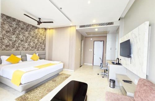 Ujjain Hotel | FRONT SEA VIEW - SWIMMING-POOL -HOTEL THE BAY SUITES - PURI - Lift-Parking - Restaurant - Breakfast Included