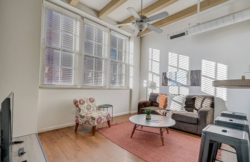 Renaissance Place Apartment | FRONTDESK 1010 Central Apts Downtown Indy