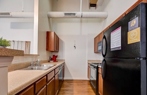 Renaissance Place Apartment | FRONTDESK 1010 Central Apts Downtown Indy