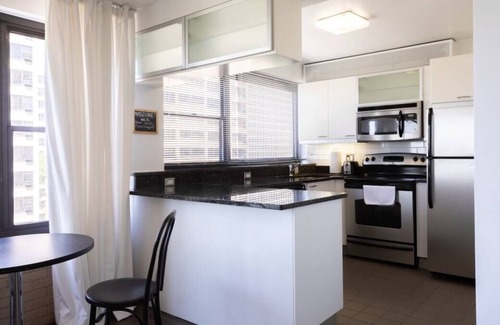 Indian Village Apartment | Frontdesk | 2 BR Apt near University of Chicago